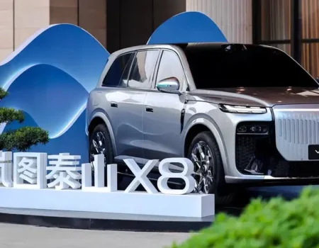 VOYAH представил пятиместный кроссовер ТАЙШАН ИКС 8 / TAISHAN X8 на автосалоне в Пекине